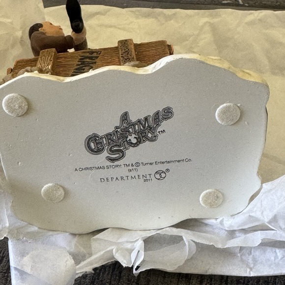 Department 56 'A Christmas Story' ISN'T IT BEAUTIFUL? Figurine #805033 - Picture 6 of 7